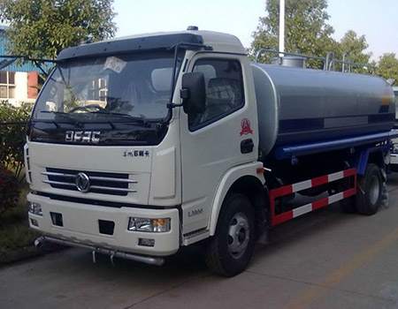 东风多利卡6.93方洒水车