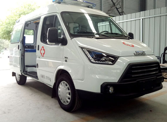 江铃特顺短轴中顶救护车