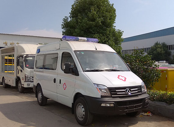 大通牌SH5041XJHA4D5型救护车