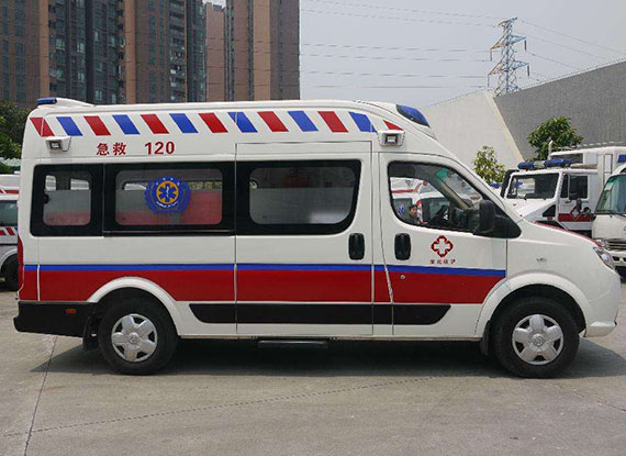 东风御风短轴救护车