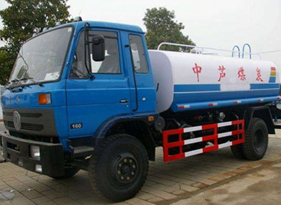 东风10吨洒水车